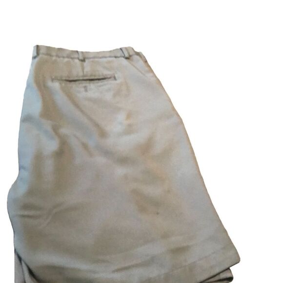 Greg Norman size 40 golf shorts flat front excellent condition - Picture 2 of 2